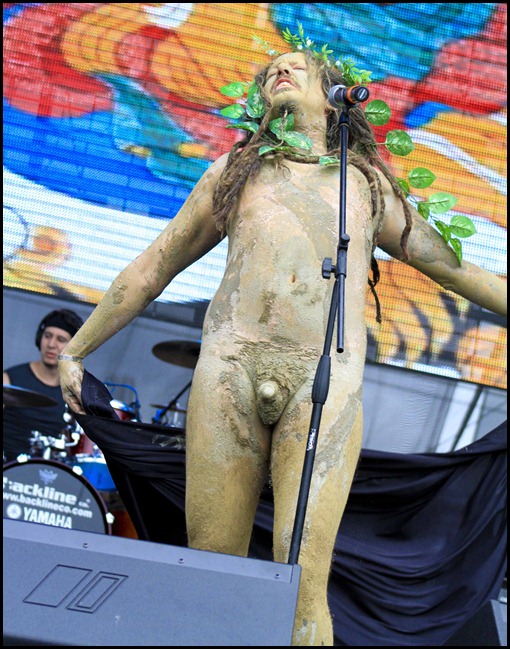 Juanita Dientes Verdes. naked singer. Altavoz Festival 2011. 