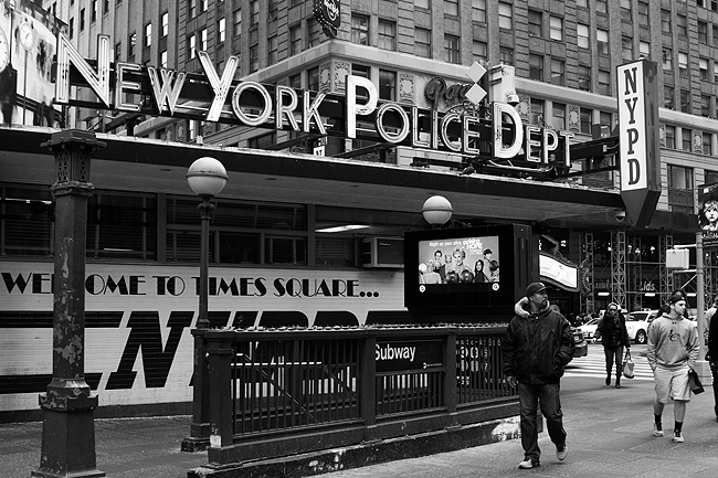 new york police department, nypd, new york, nyc, new york city, times square, street photography, black and white, dani blanchette, la gringa photos, going nomadic, Manhattan,